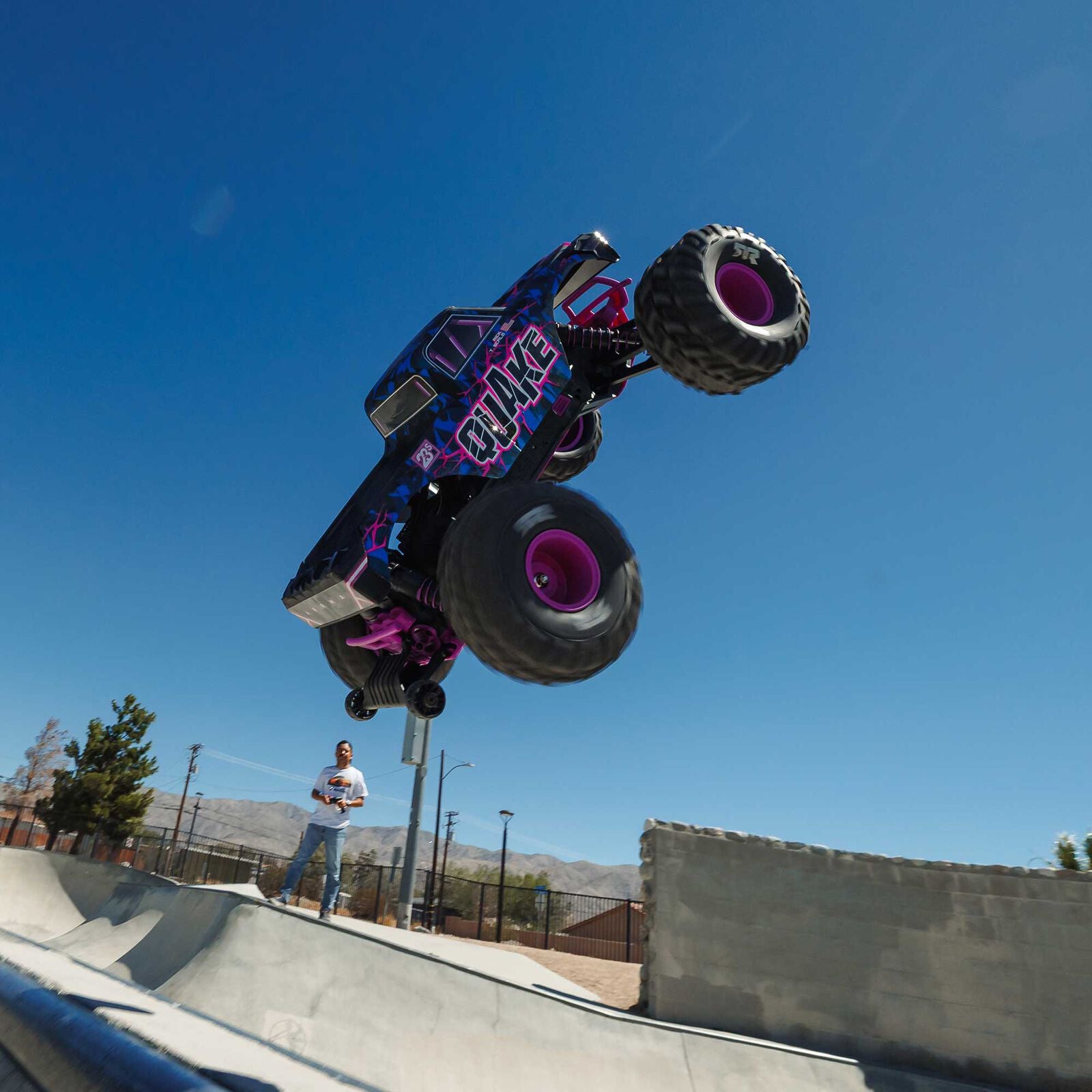 ARRMA QUAKE 223S BLX 2WD Brushless Monster Truck RTR 1/10 | Racerc