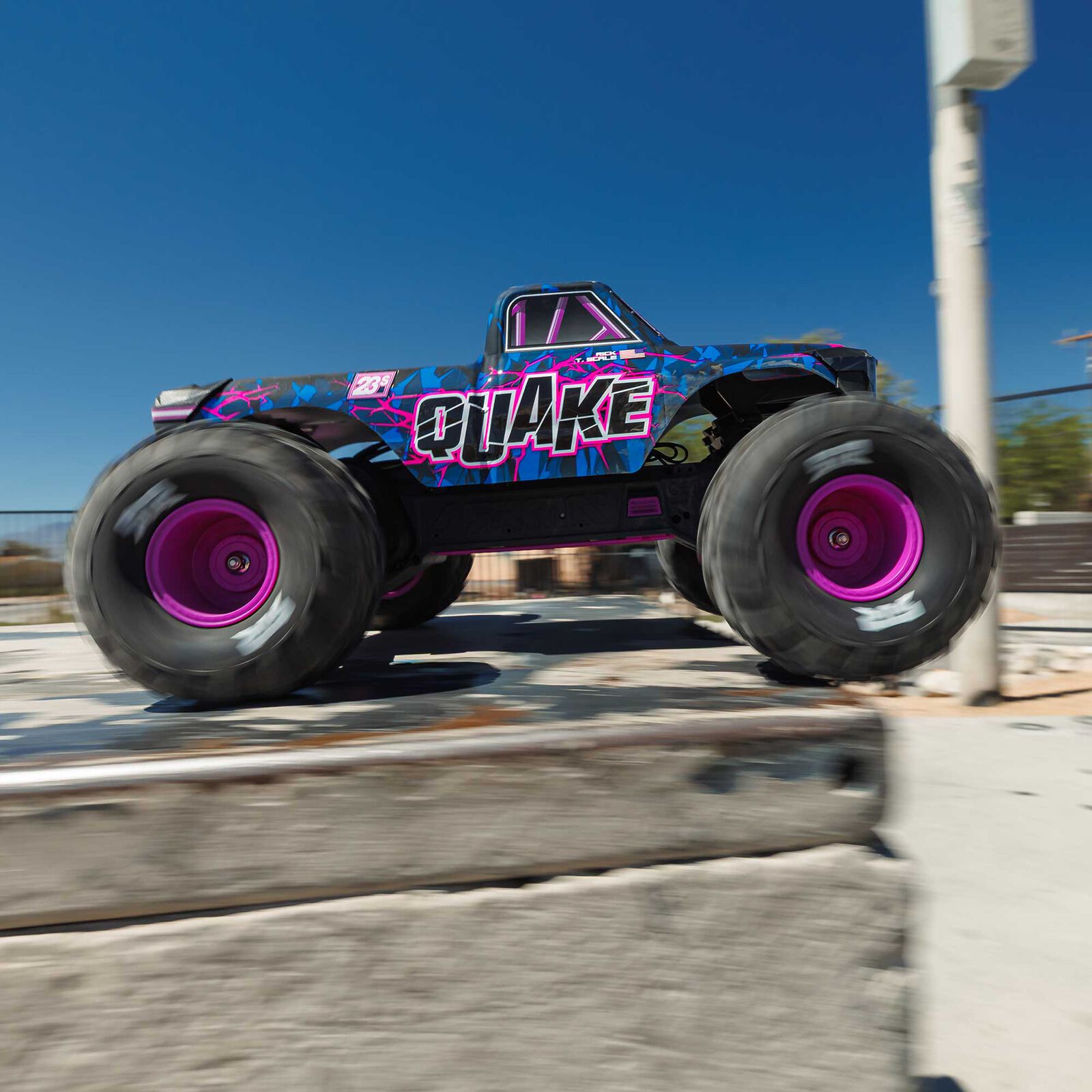 ARRMA QUAKE 223S BLX 2WD Brushless Monster Truck RTR 1/10 | Racerc