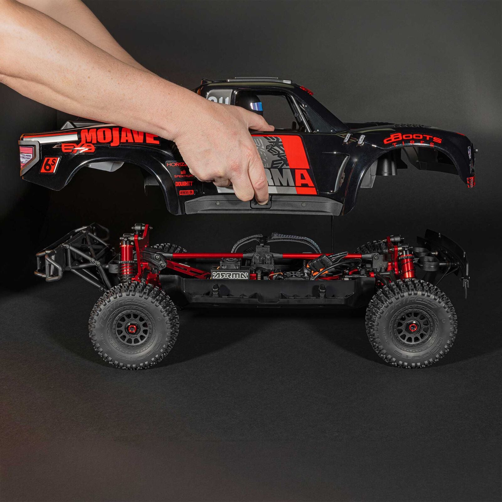 ARRMA Mojave 6S EXB V3 ARA7704V3T1 — αφαίρεση αμαξώματος χωρίς κλιπ