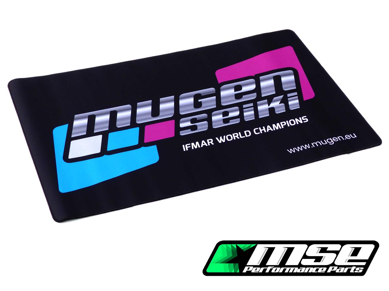 Mugen Seiki Pit Mat EU Design 98x60cm – Αγωνιστικό Πατάκι Πάγκου Εργασίας