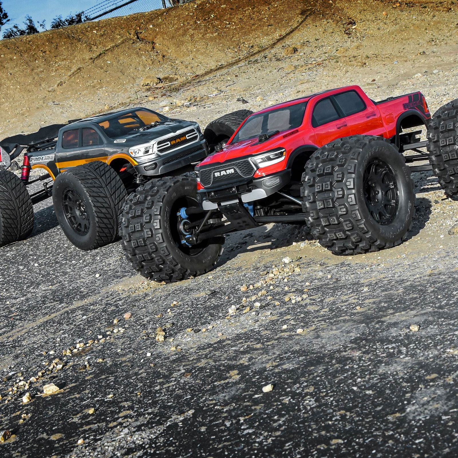 Pro-Line Badlands MX38 3.8" Pre-Mounted MT Tires Raid Black Wheels (2pcs) 17mm