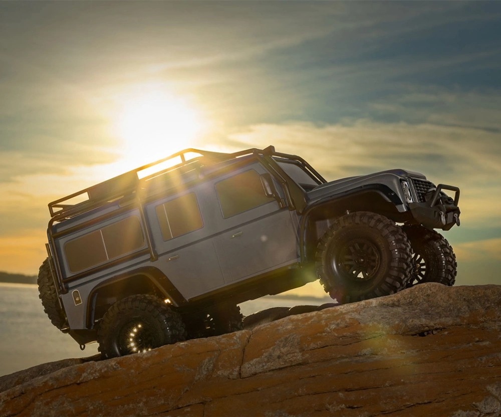 Traxxas TRX-4® 1/10 Trail Crawler Land Rover Defender Silver RTR (XL-5 HV & TQi 2.4GHz)