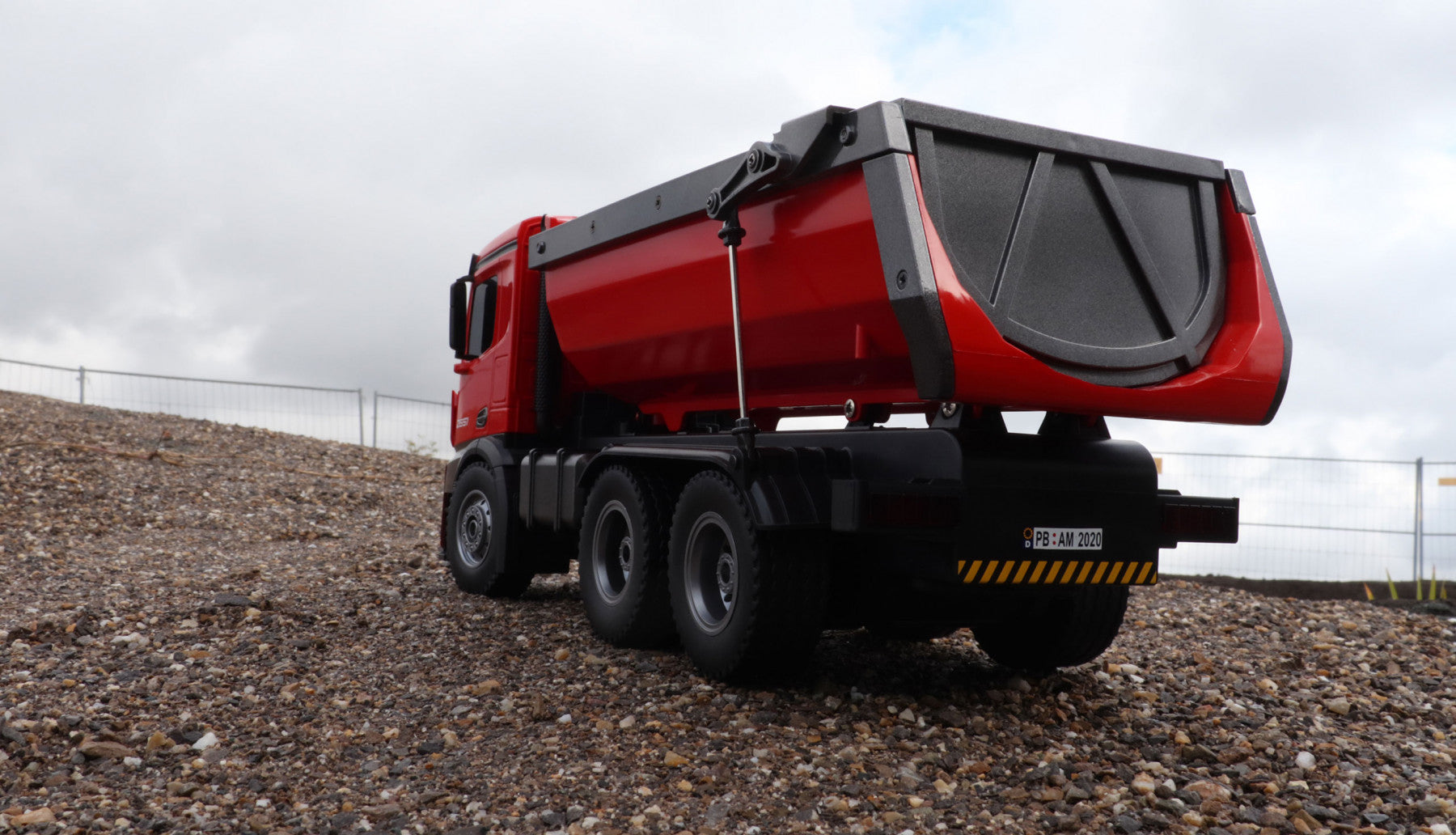 Amewi Mercedes Arocs Truck Tipper 2,4 GHz RTR red 1:16 22407 - RACERC
