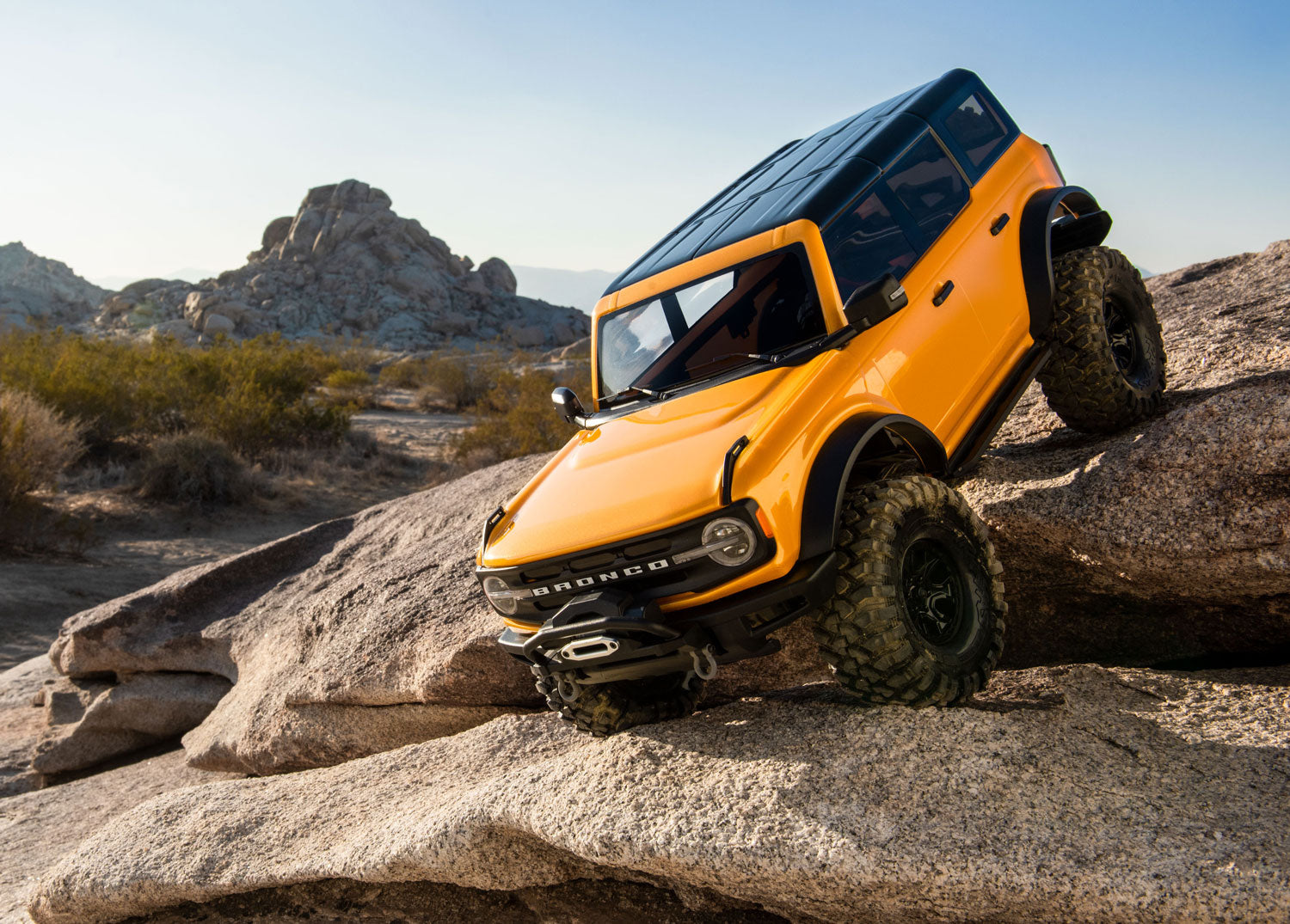 Traxxas TRX-4 1/10 Trail Crawler Truck w/2021 Ford Bronco Body & TQi 2.4GHz Radio